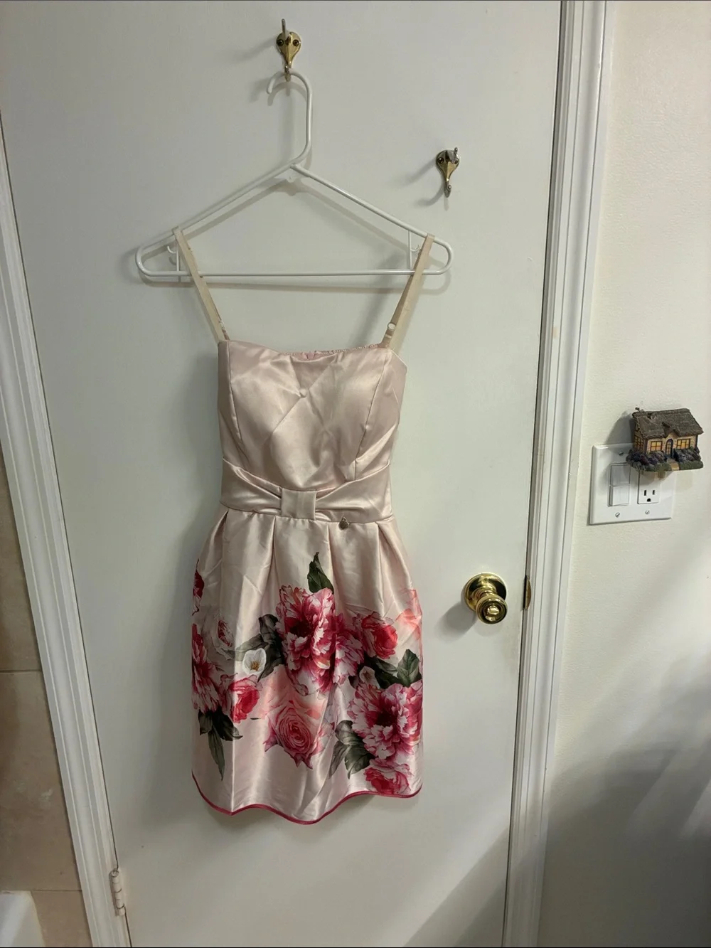 Rinascimento Pink Satin Floral Fit-and-Flare Dress with Pink & Red Blooms Sz M